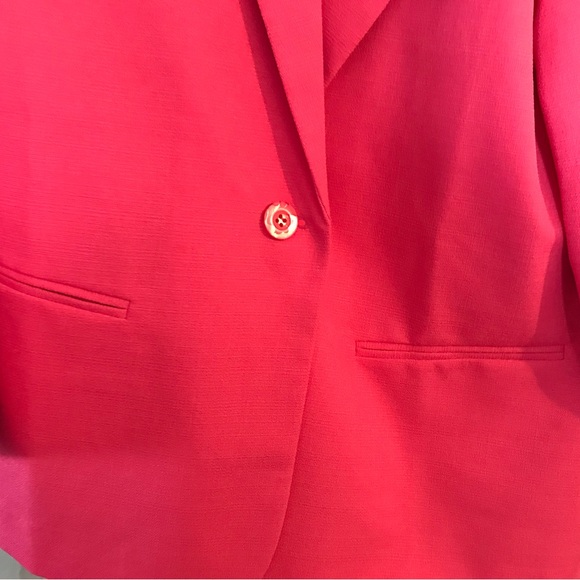 Fresh from Laurie’s closet - Picture 4 of 5